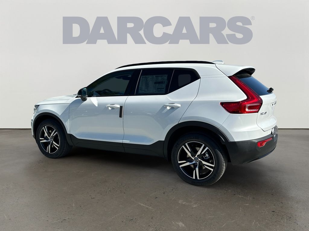New 2026 Volvo XC40 B5 Core SUV