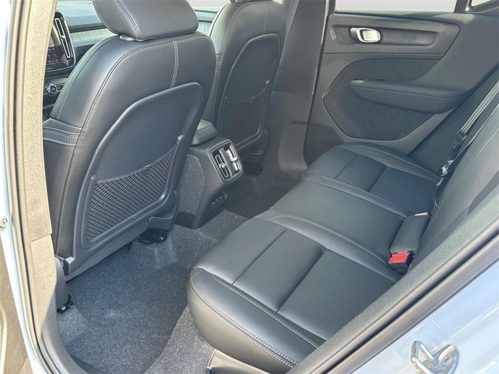 2026 Volvo XC40 Plus - Photo 16