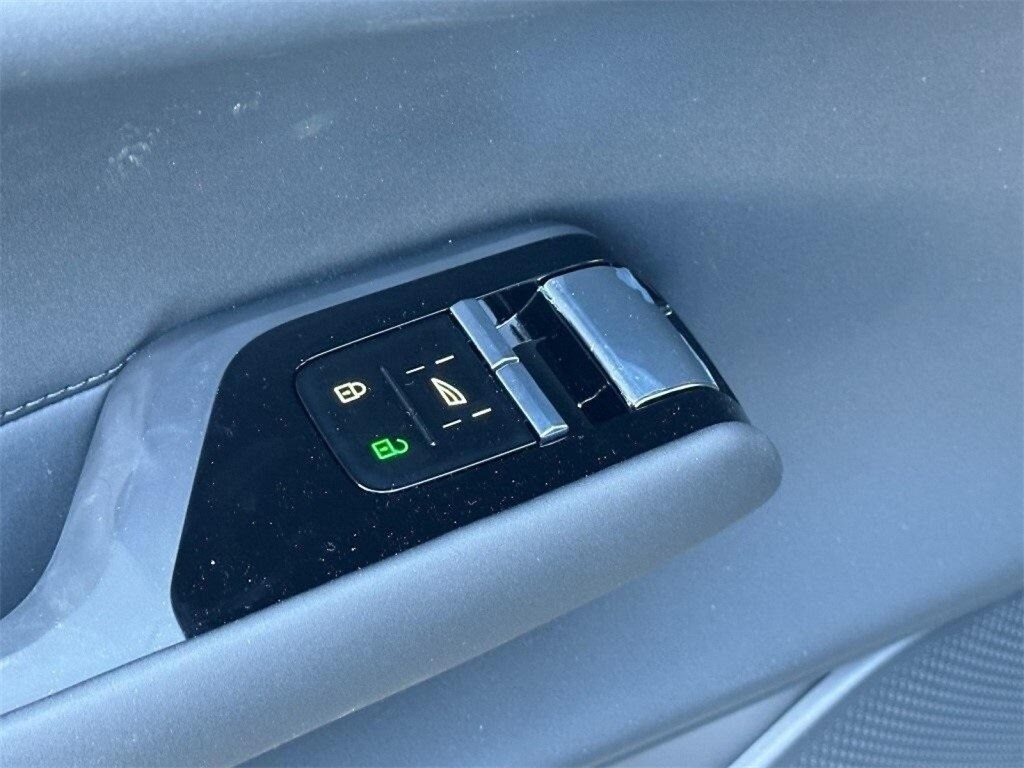 2025 Volvo EX90 Ultra - Photo 16