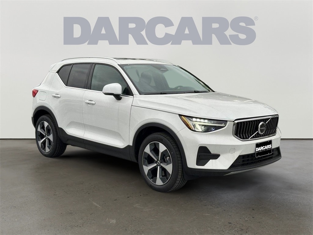 2025 Volvo XC40 B5 Core Bright Theme