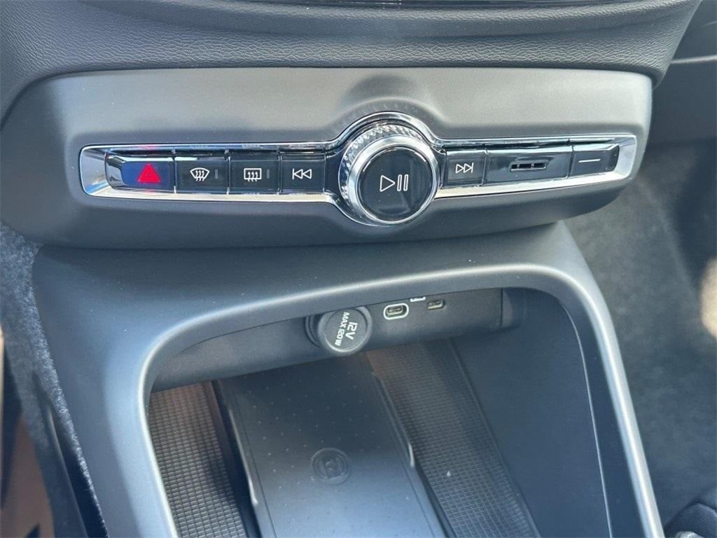 2026 Volvo XC40 Plus - Photo 22