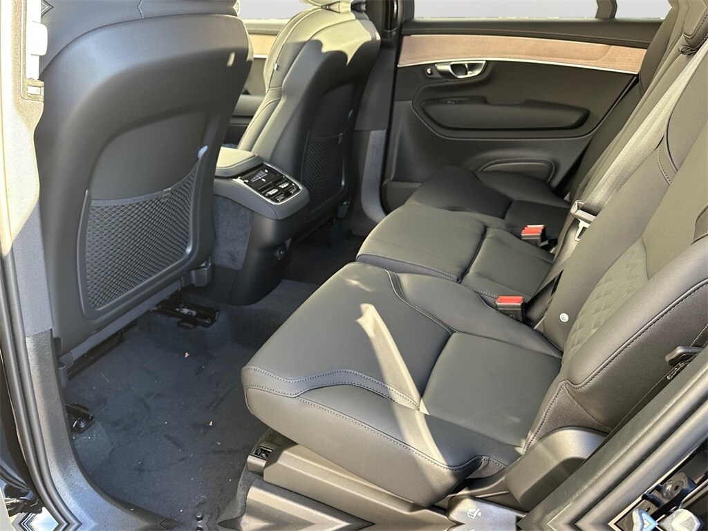 2026 Volvo XC90 Plus - Photo 10
