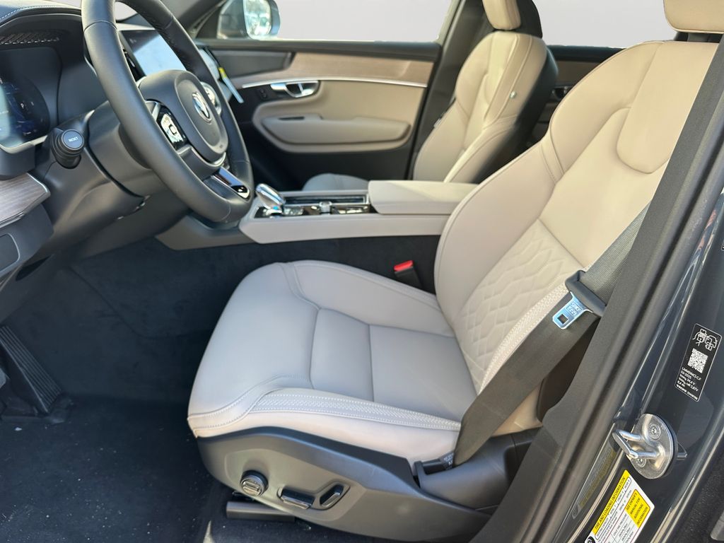 2026 Volvo XC90 Plus - Photo 14
