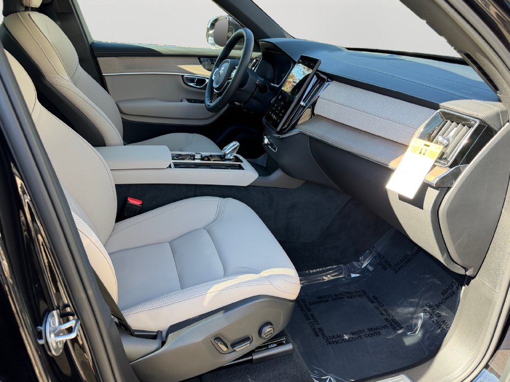 2026 Volvo XC90 Plus - Photo 8