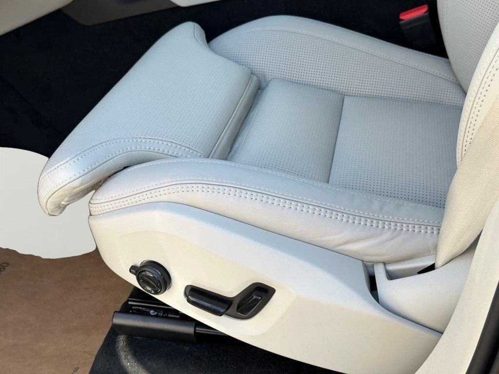 2026 Volvo XC90 Ultra - Photo 16