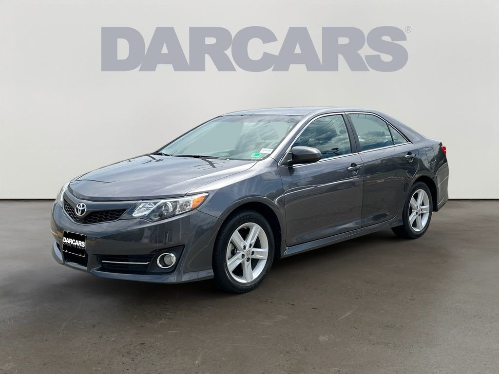 Used 2014 Toyota Camry SE Sedan