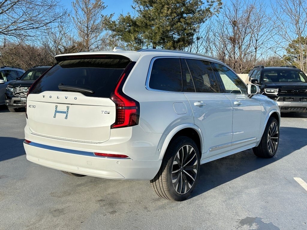 2025 Volvo XC90 T8 Plus photo 4