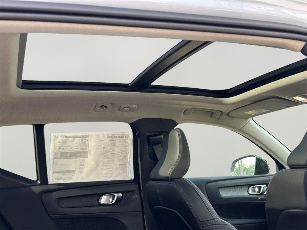 2026 Volvo XC40 Plus - Photo 14