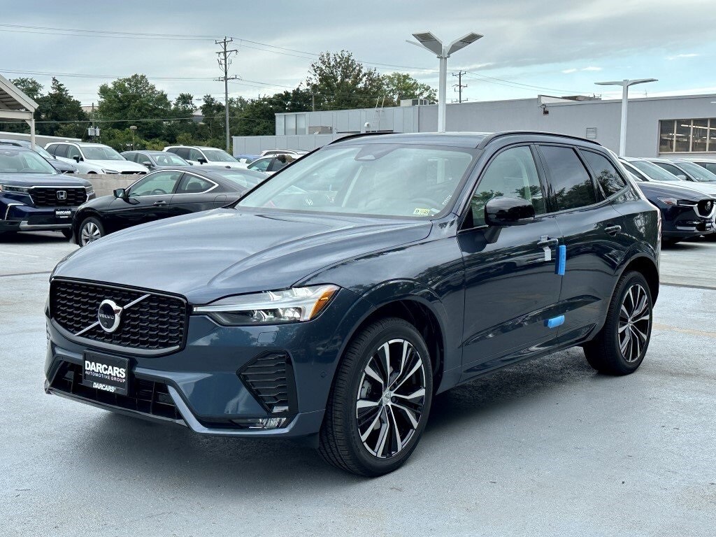 2025 Volvo XC60 B5 Plus photo 2