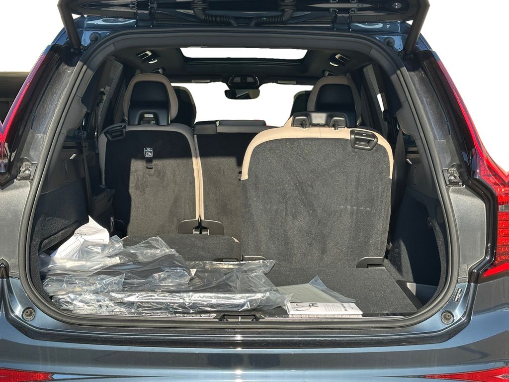 2026 Volvo XC90 Plus - Photo 9