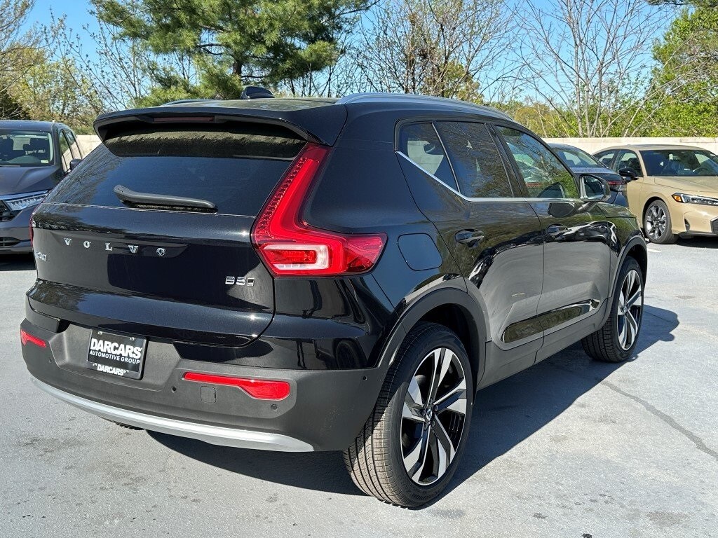 2025 Volvo XC40 photo 4