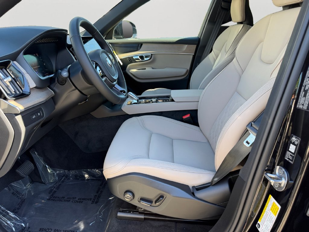 2026 Volvo XC90 Plus - Photo 16