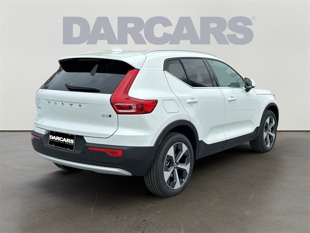 2025 Volvo XC40 Core photo 3