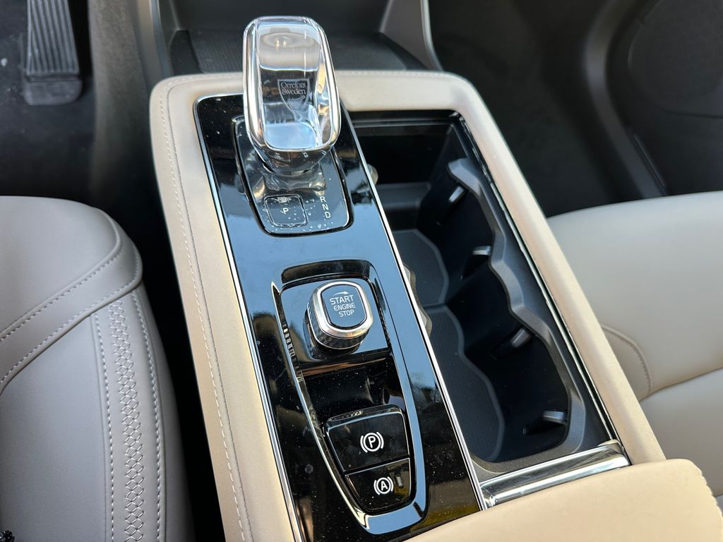 2026 Volvo XC90 Plus - Photo 23