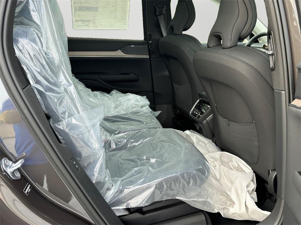 2025 Volvo EX90 Plus - Photo 13