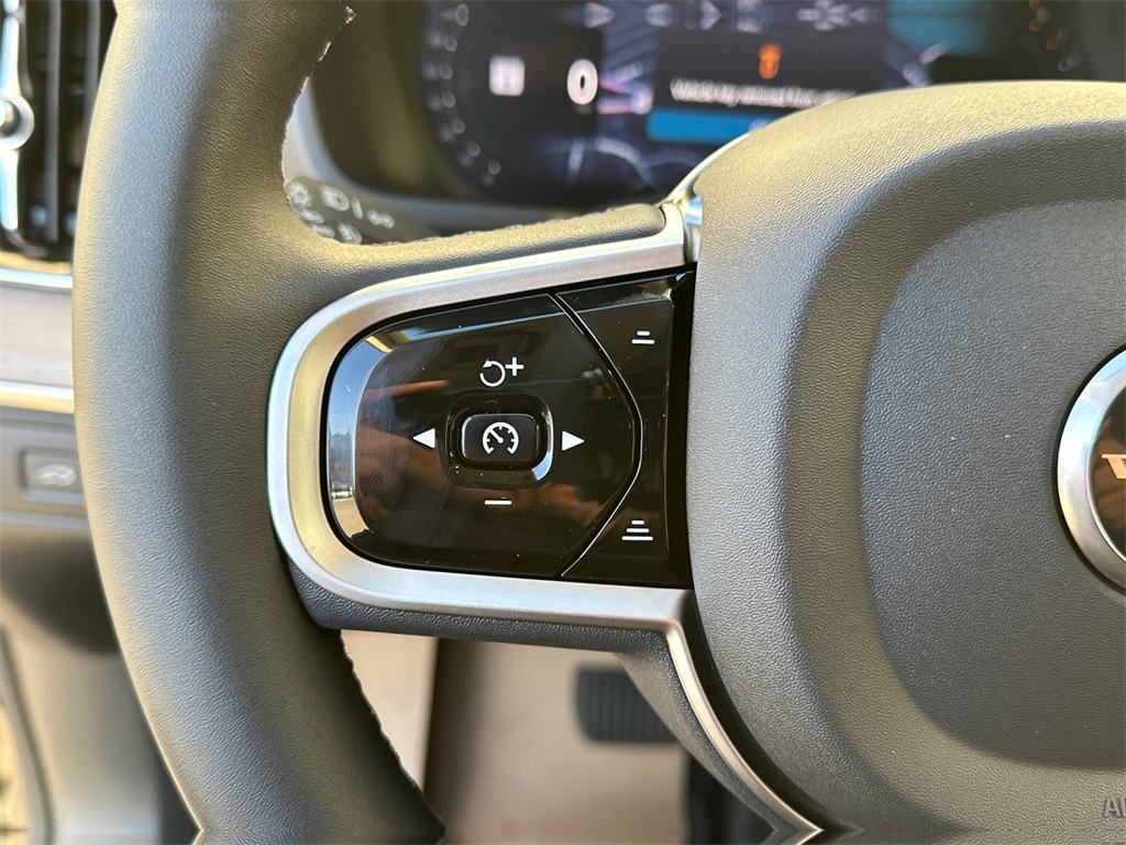 2026 Volvo XC90 Plus - Photo 18