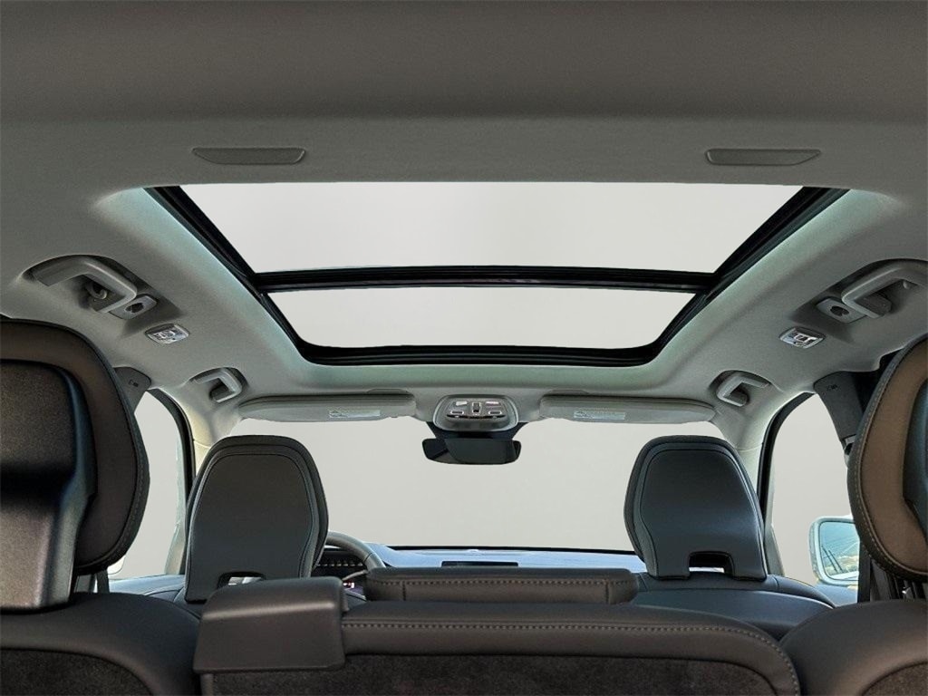 2026 Volvo XC90 Plus - Photo 8