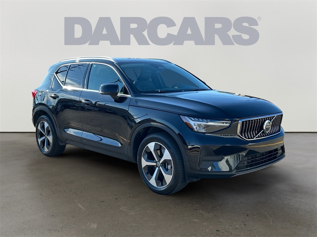 2025 Volvo XC40 Core