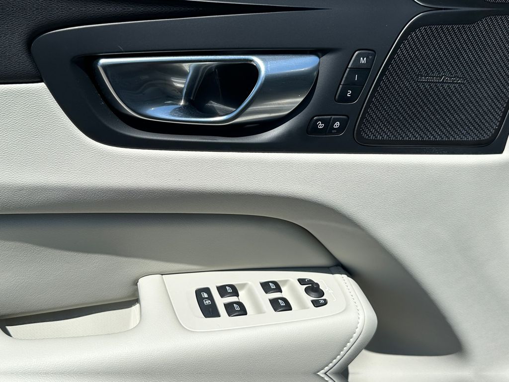 2026 Volvo XC60 Ultra - Photo 14