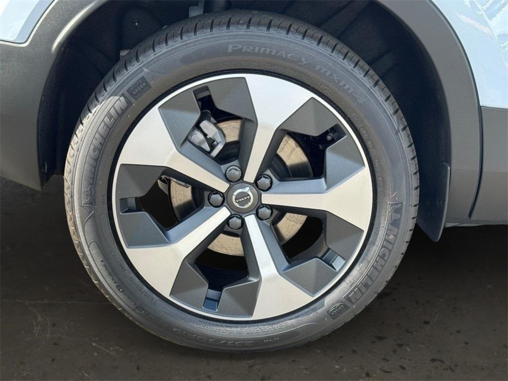 2026 Volvo XC40 Plus - Photo 8