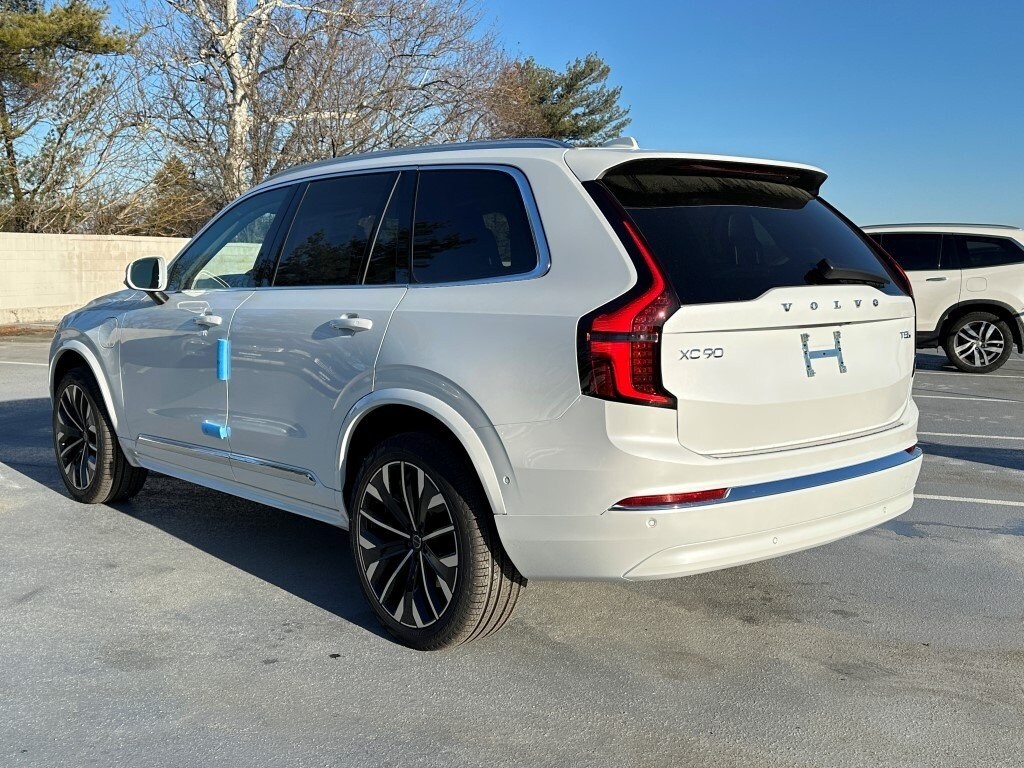 2025 Volvo XC90 T8 Plus photo 3