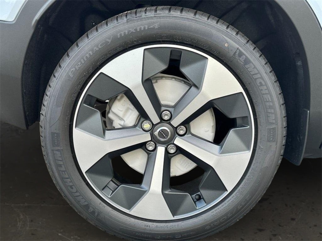 2026 Volvo XC40 Plus - Photo 8