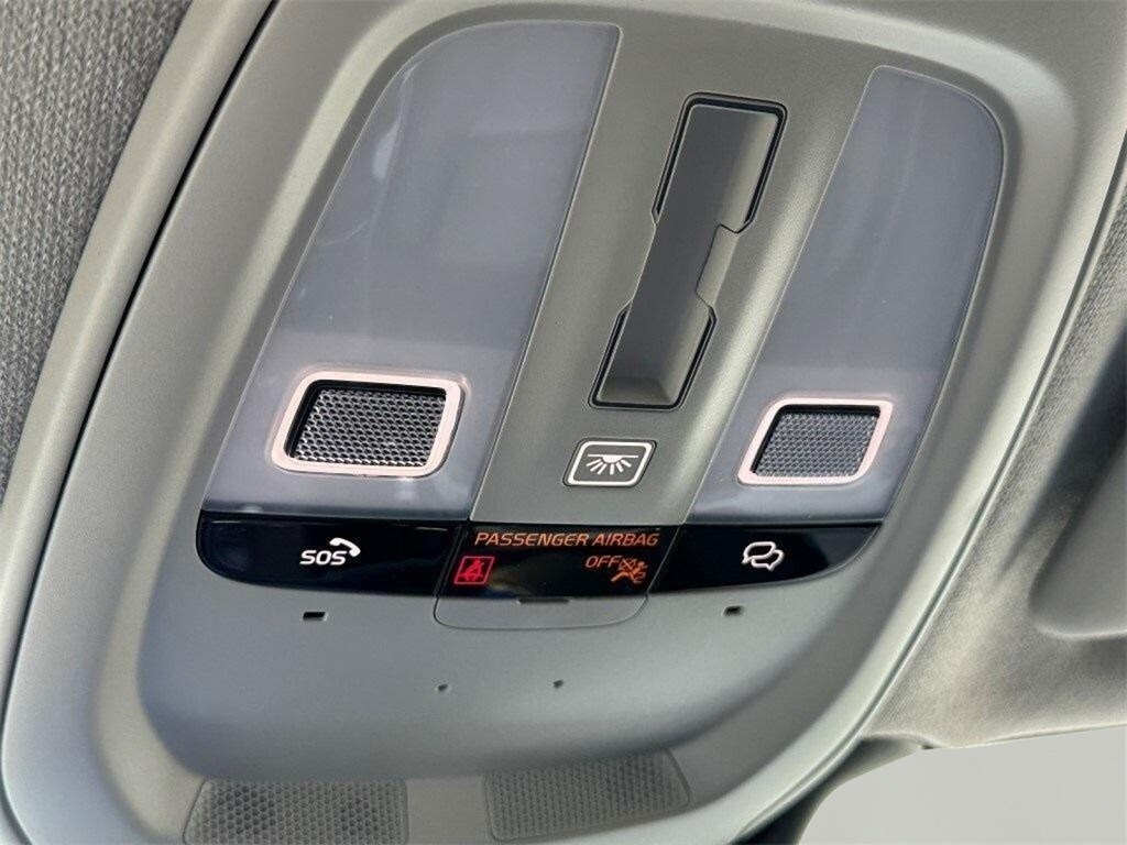 2026 Volvo XC40 Plus - Photo 24
