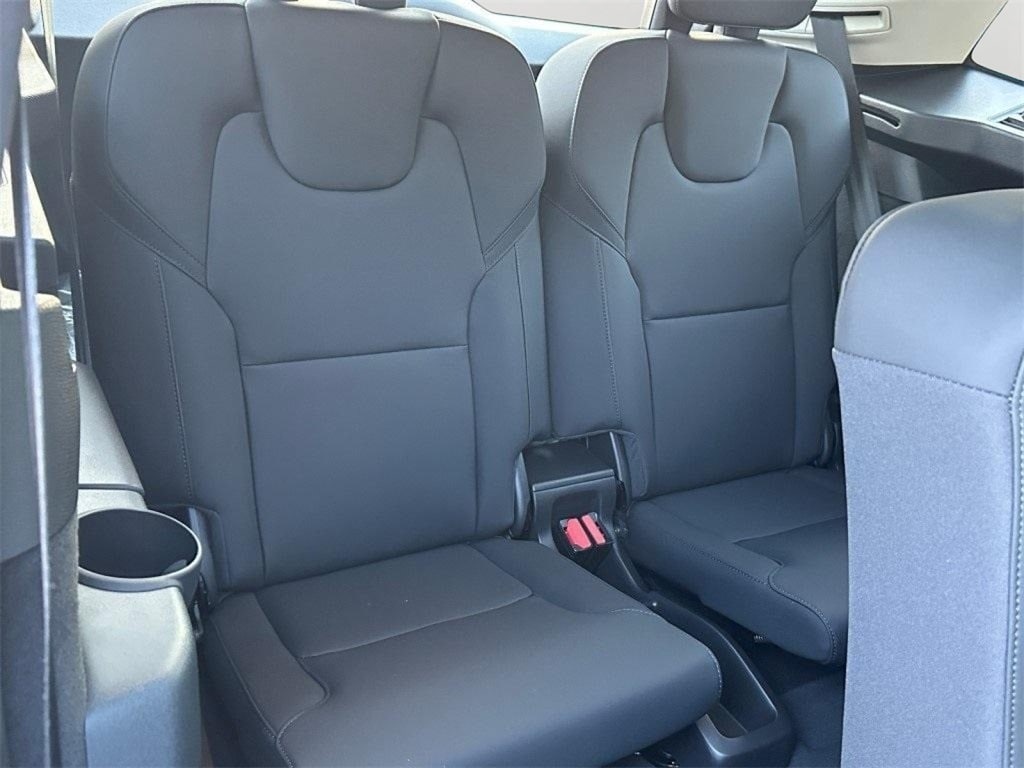 2026 Volvo XC90 Plus - Photo 14