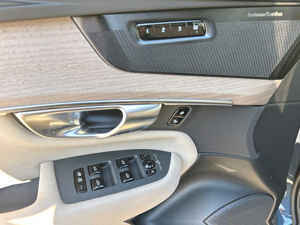 2026 Volvo XC90 Plus - Photo 13