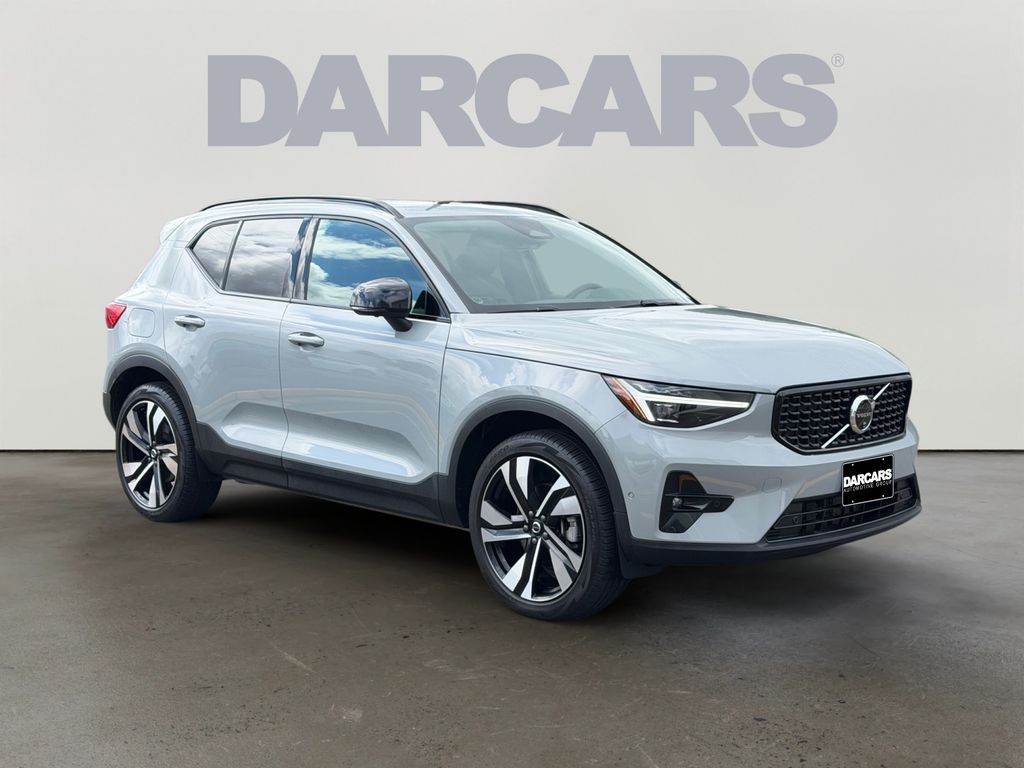2025 Volvo XC40