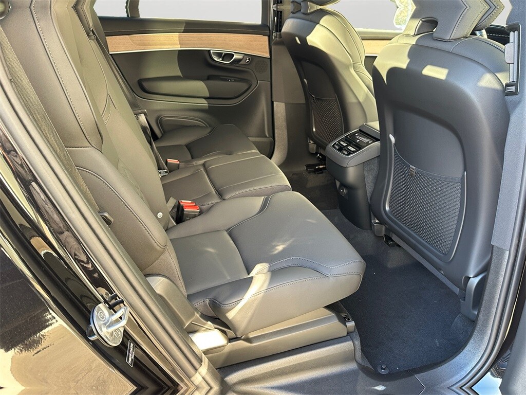 2026 Volvo XC90 Plus - Photo 7