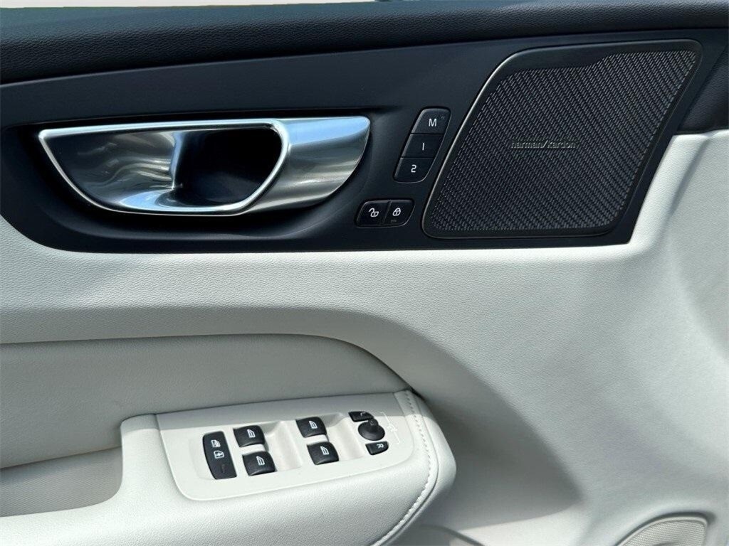 2026 Volvo XC60 Ultra - Photo 16