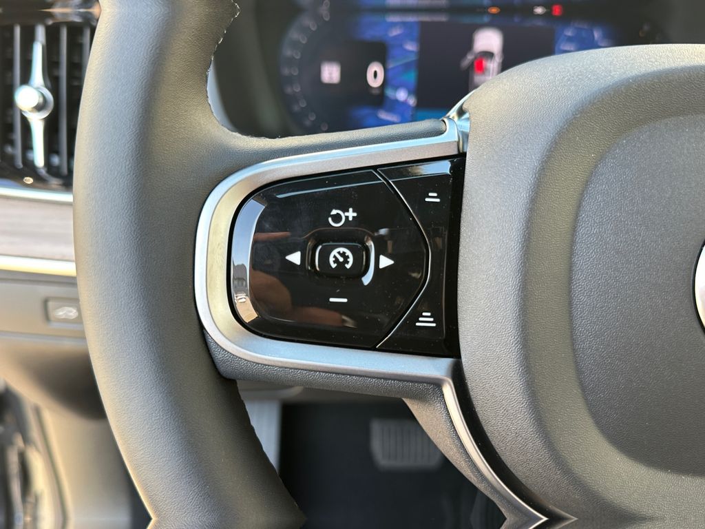 2026 Volvo XC90 Plus - Photo 18