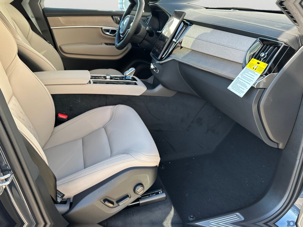 2026 Volvo XC90 Plus - Photo 6