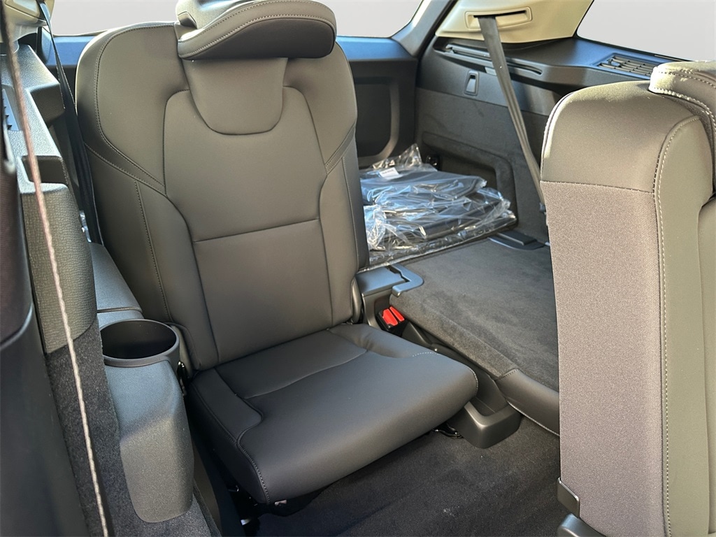 2026 Volvo XC90 Plus - Photo 8