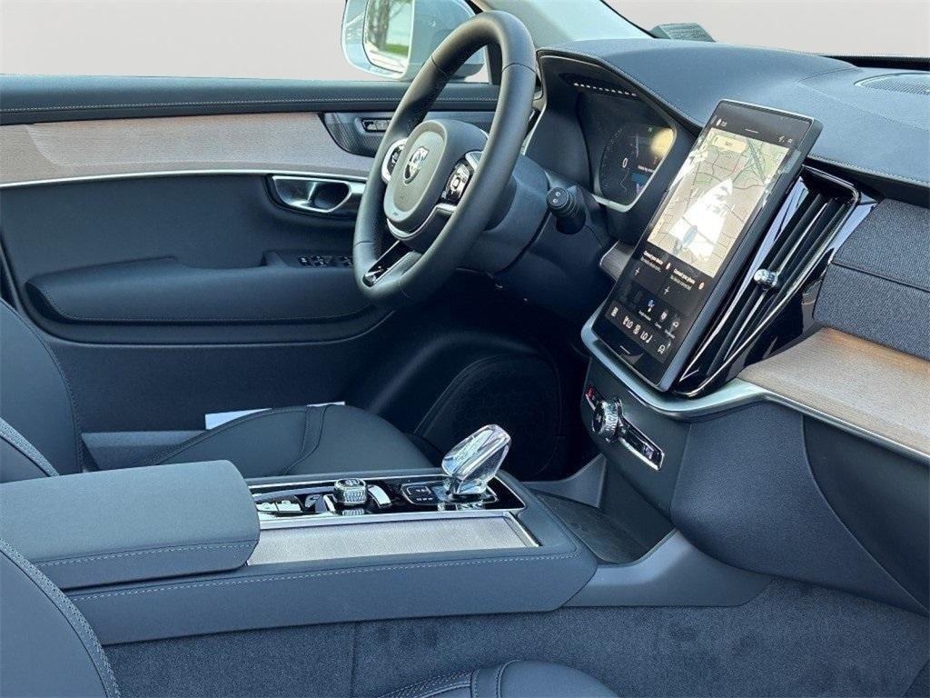 2026 Volvo XC90 Plus - Photo 11