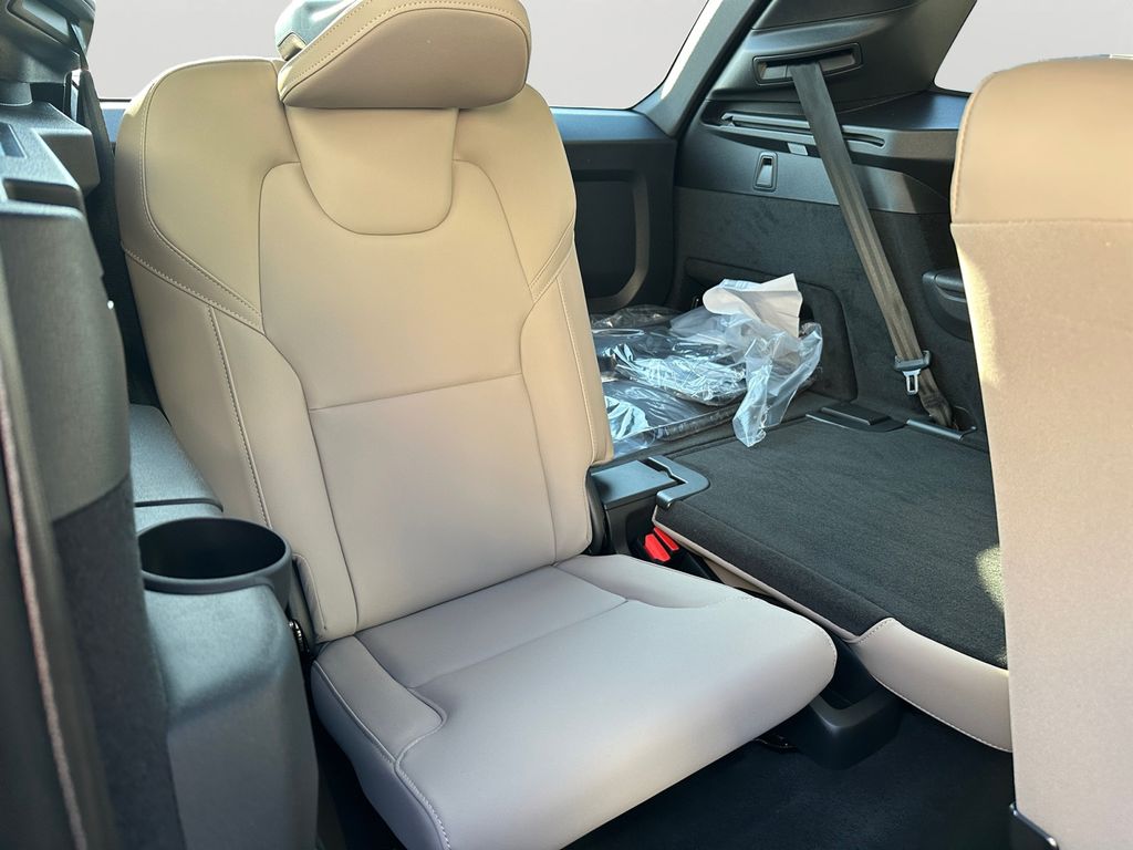 2026 Volvo XC90 Plus - Photo 8
