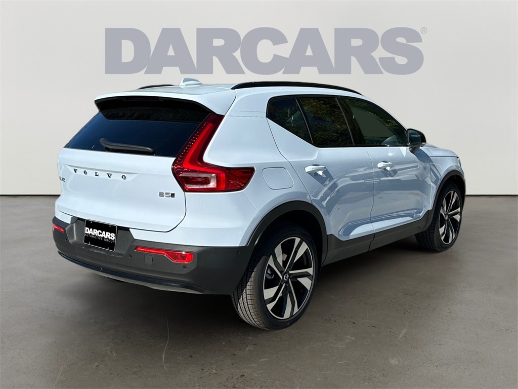 New 2026 Volvo XC40 B5 Ultra SUV