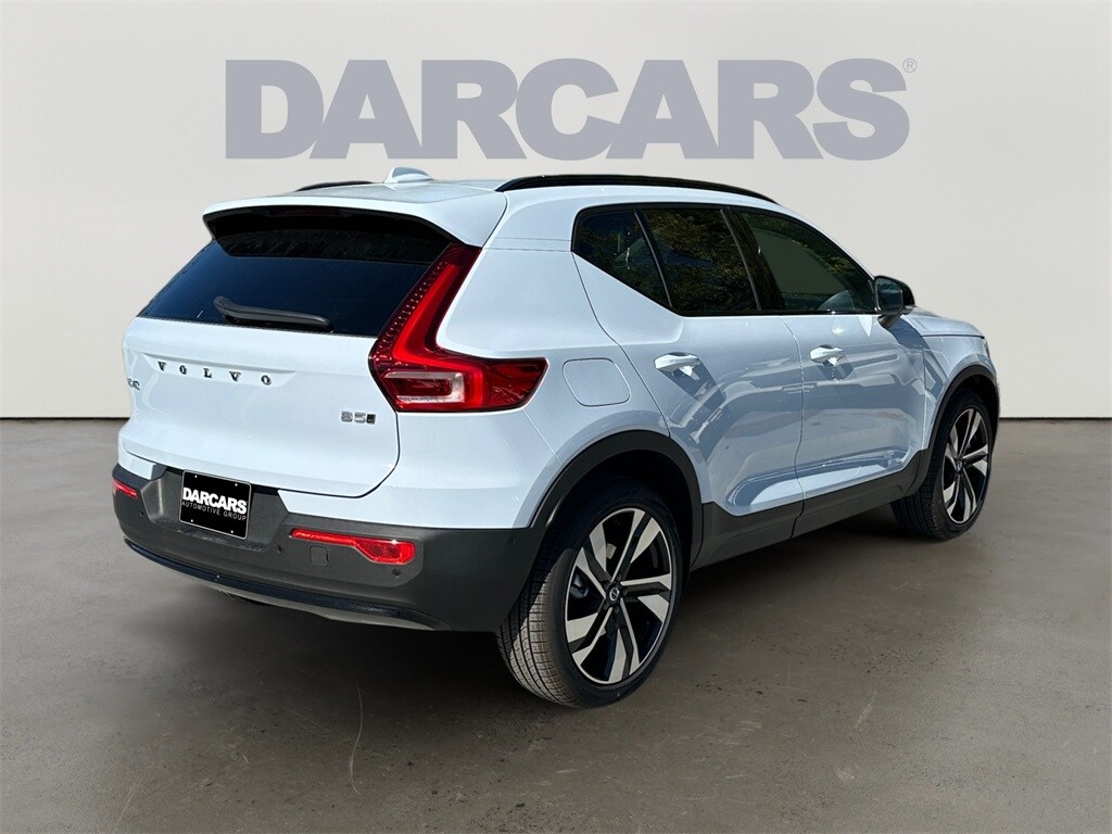 2026 Volvo XC40 photo 4