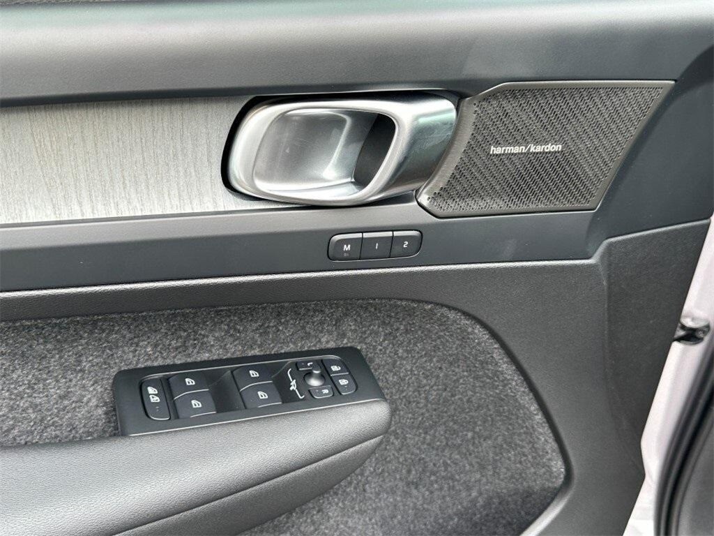 2026 Volvo XC40 Ultra - Photo 13