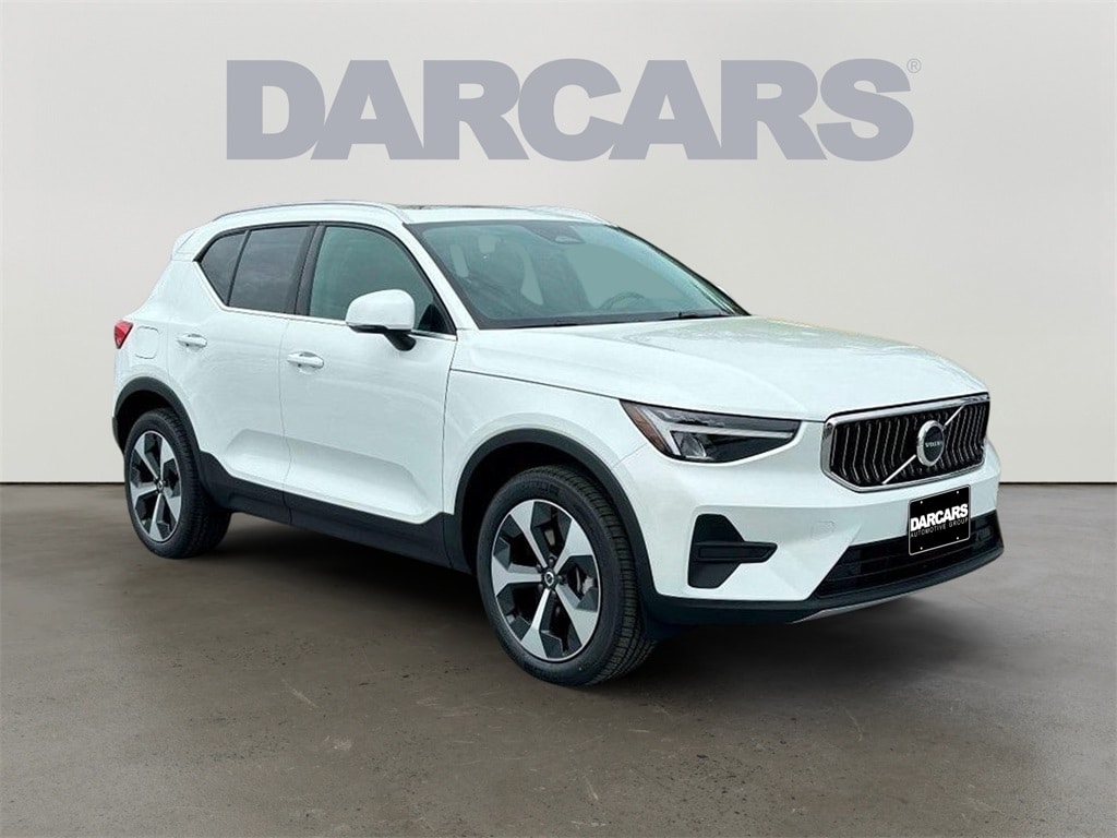 2025 Volvo XC40 B5 Core Bright Theme