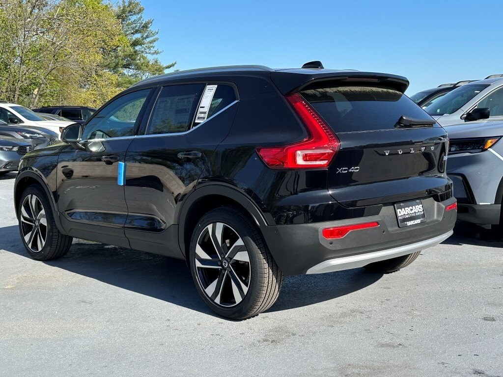 2025 Volvo XC40 photo 3