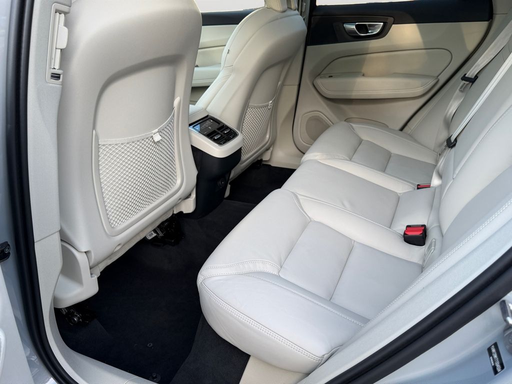 2026 Volvo XC60 Ultra - Photo 12