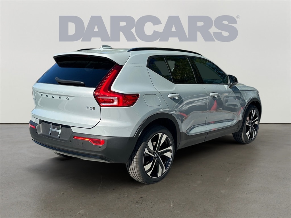 New 2026 Volvo XC40 B5 Ultra SUV