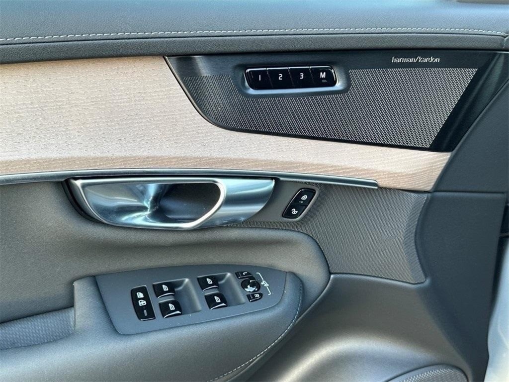 2026 Volvo XC90 Plus - Photo 16