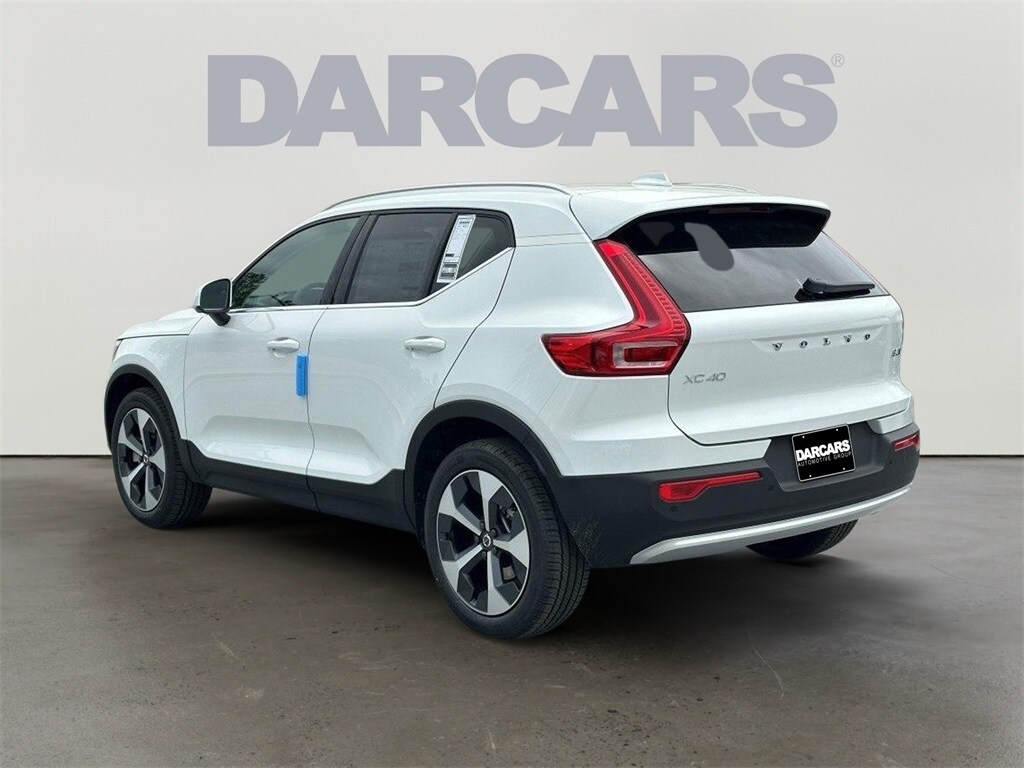 2025 Volvo XC40 Core photo 2