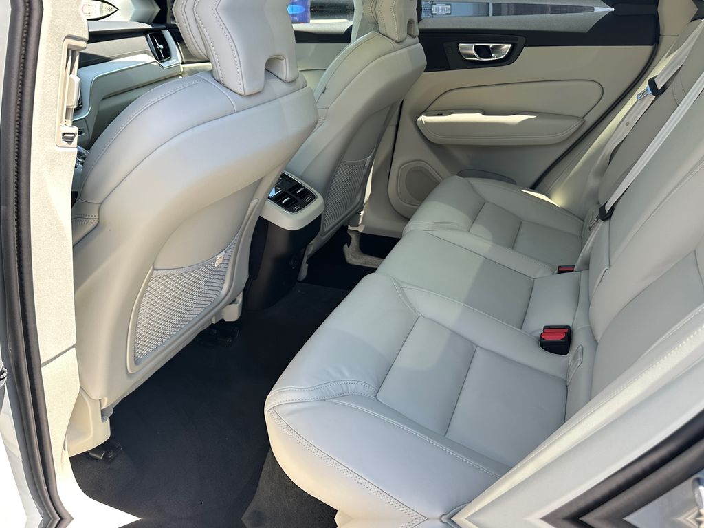 2026 Volvo XC60 Ultra - Photo 11