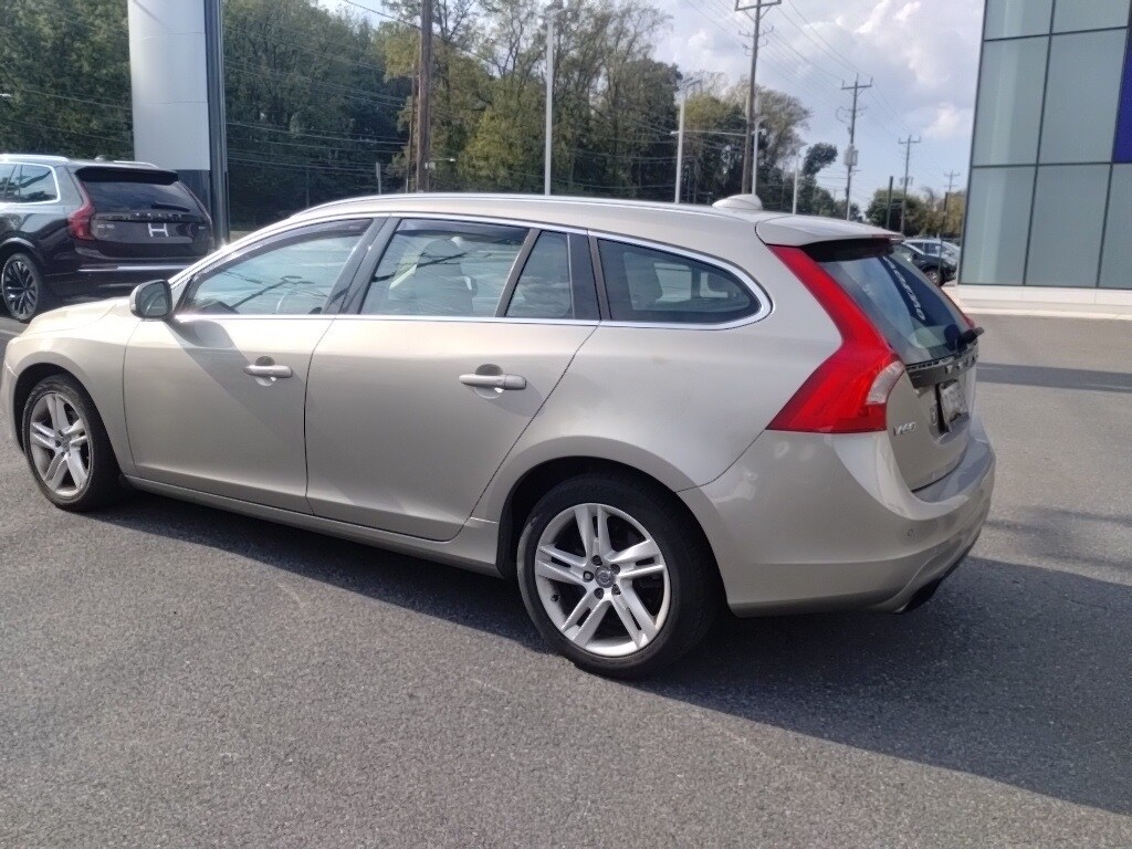 2015 Volvo V60 T5 Premier photo 2