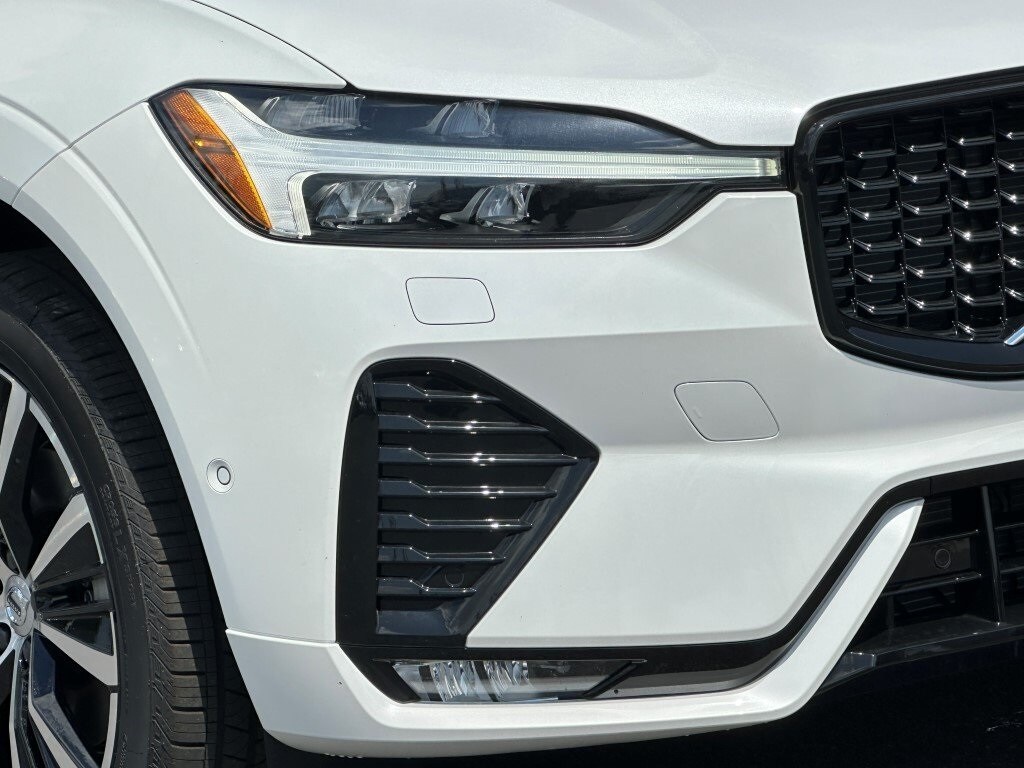 2025 Volvo XC60 B5 Plus photo 3