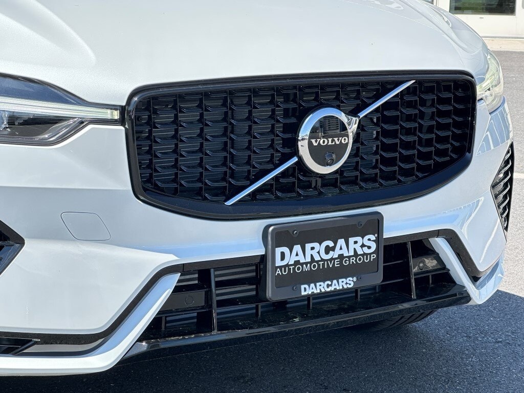 2025 Volvo XC60 Hybrid T8 Plus photo 2